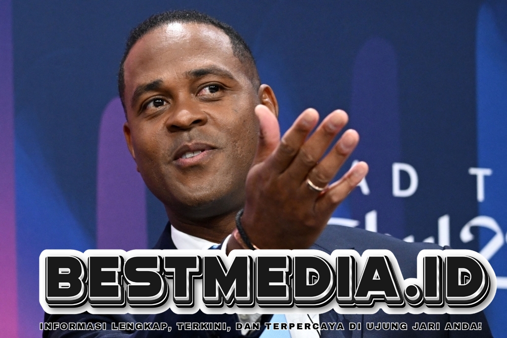 Patrick Kluivert Tiba, Diiringi Sorak “Indonesia, Indonesia, Indonesia”