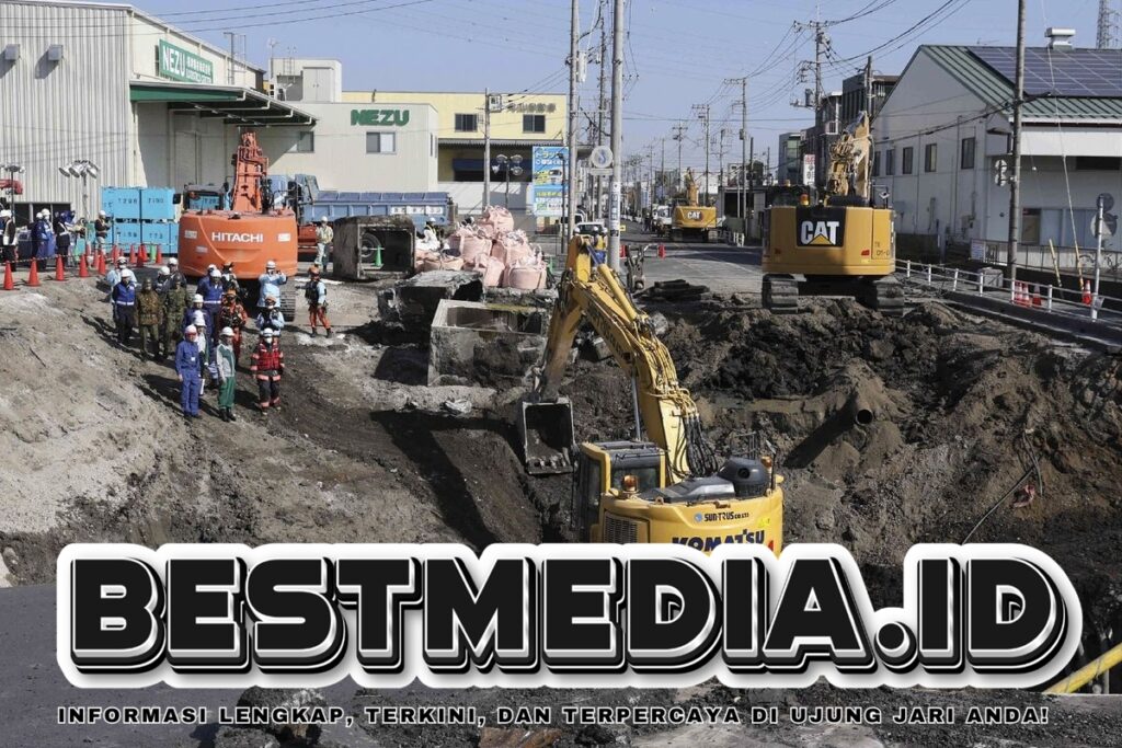 Kabin Truk yang Tertelan “Sinkhole” Jepang Ditemukan, Sopir Diduga di Dalamnya