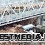 Kapal Kayu Tabrak Jembatan Mahakam di Samarinda, Warga Panik